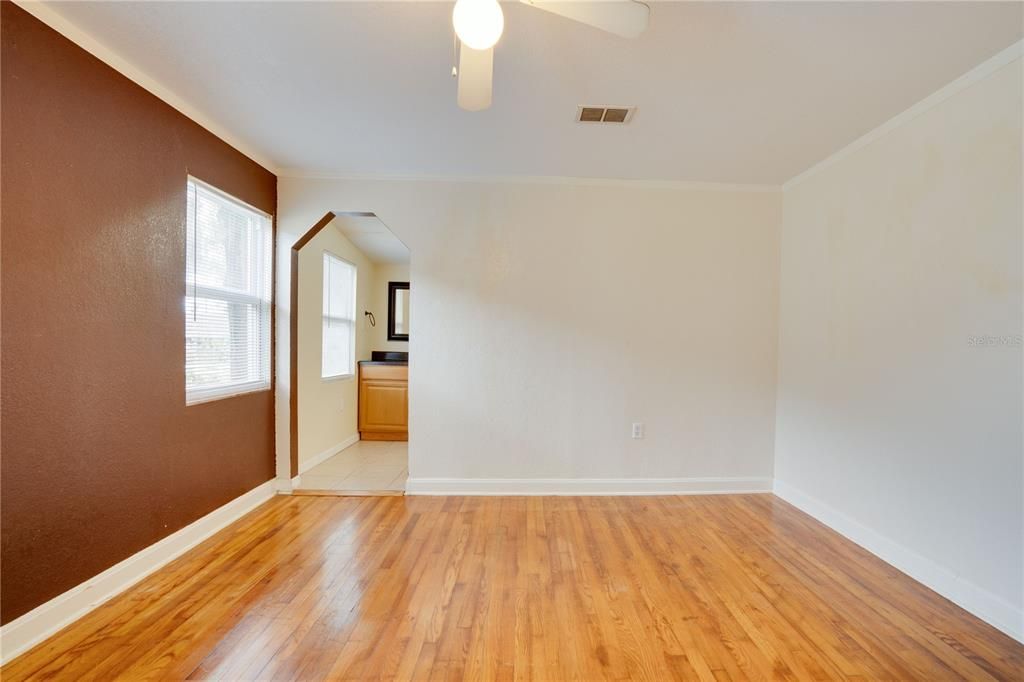 For Sale: $229,900 (3 beds, 2 baths, 1572 Square Feet)