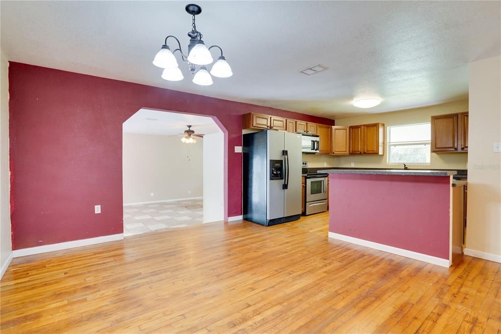 For Sale: $229,900 (3 beds, 2 baths, 1572 Square Feet)