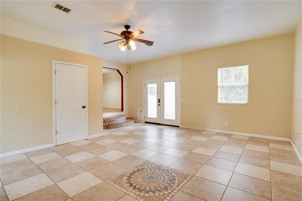 For Sale: $229,900 (3 beds, 2 baths, 1572 Square Feet)