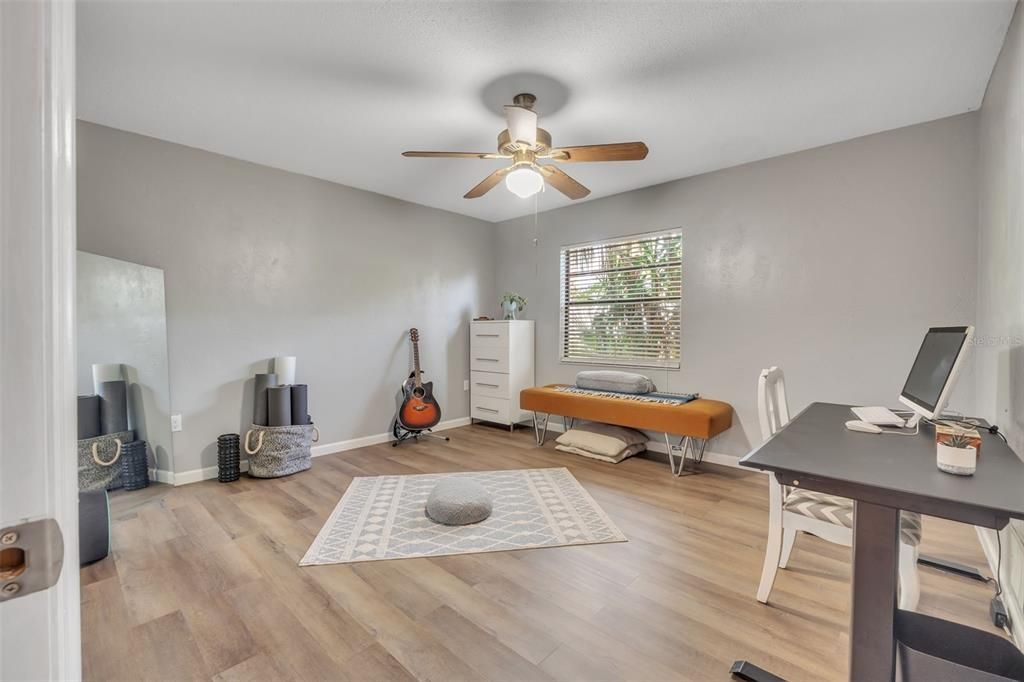 For Sale: $300,000 (2 beds, 2 baths, 1393 Square Feet)