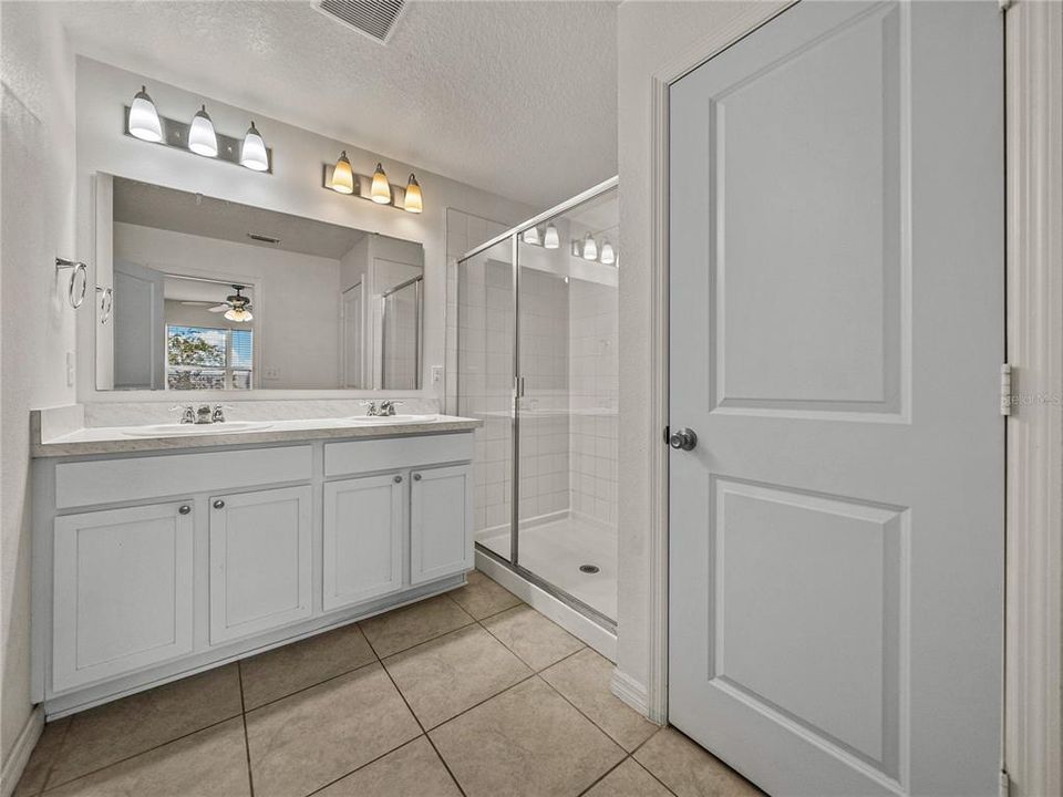 For Sale: $324,900 (4 beds, 2 baths, 1696 Square Feet)