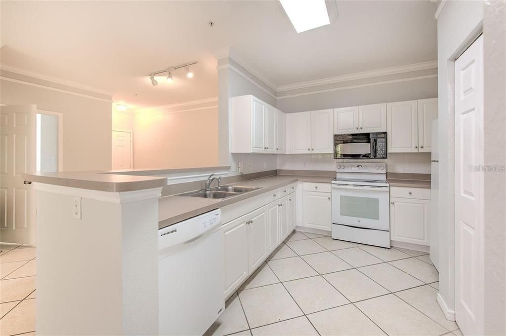 For Rent: $1,799 (2 beds, 2 baths, 1140 Square Feet)