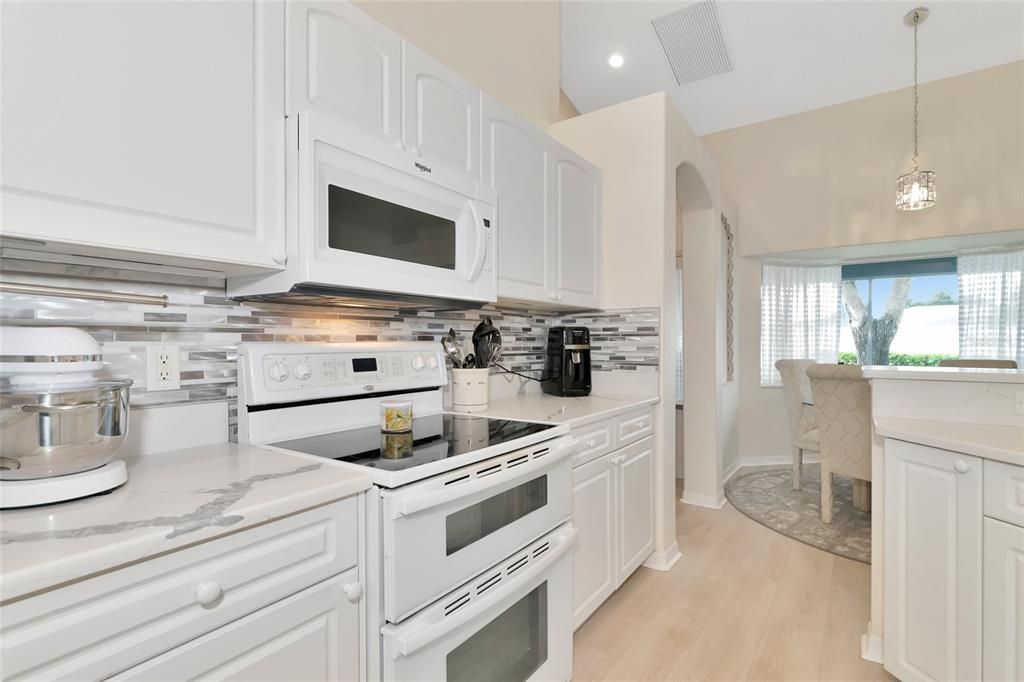 For Sale: $379,900 (2 beds, 2 baths, 1994 Square Feet)