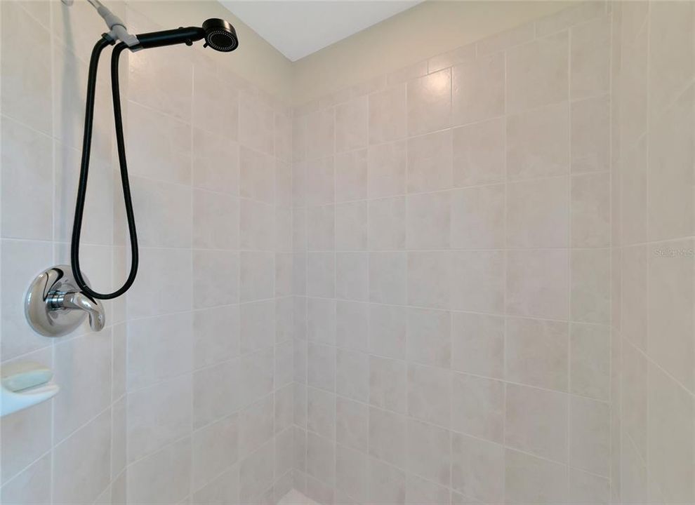 En suite walk - in shower