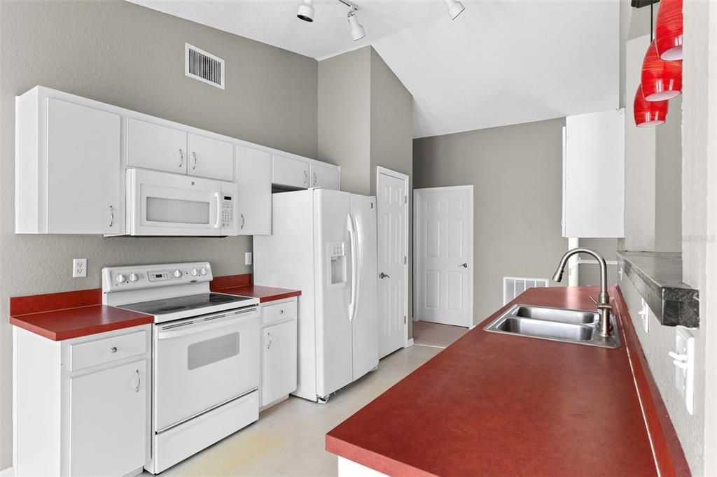 For Sale: $369,900 (3 beds, 2 baths, 1676 Square Feet)