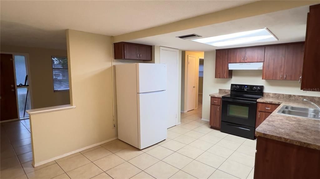 For Rent: $1,575 (2 beds, 1 baths, 1554 Square Feet)