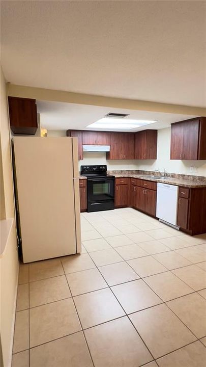 For Rent: $1,575 (2 beds, 1 baths, 1554 Square Feet)