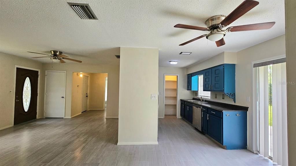 Living Roon/Kitchen View