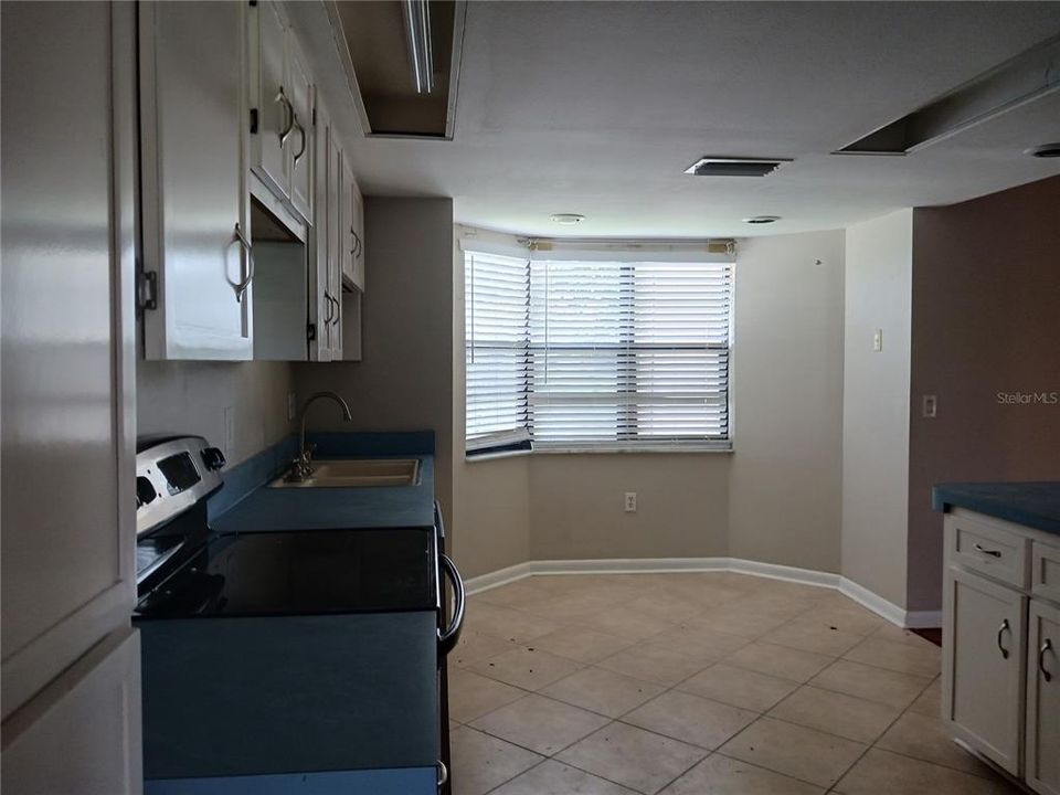 For Rent: $1,900 (3 beds, 2 baths, 1376 Square Feet)