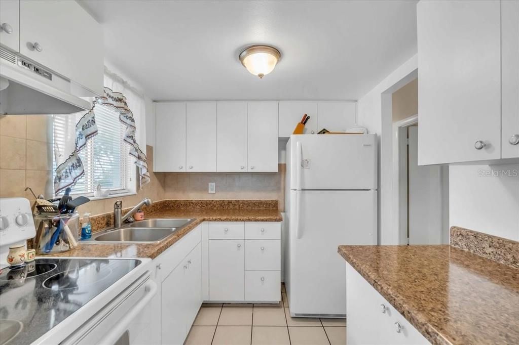 Active With Contract: $125,000 (2 beds, 1 baths, 768 Square Feet)