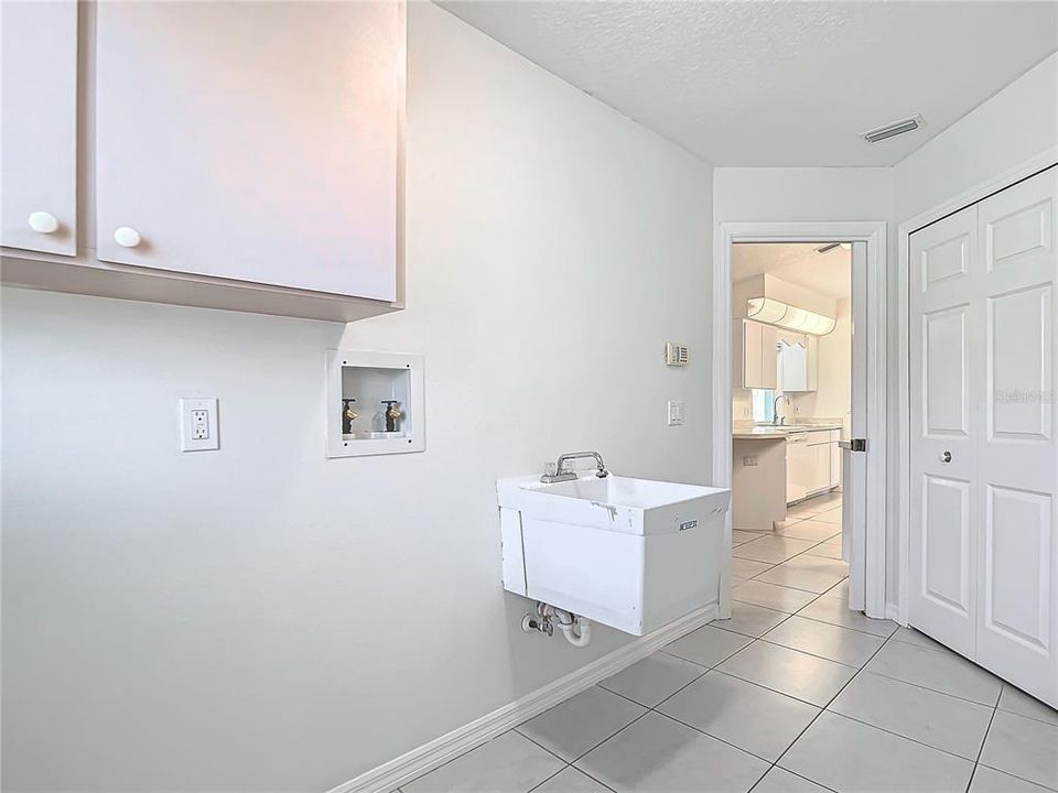 For Sale: $372,500 (3 beds, 2 baths, 1896 Square Feet)