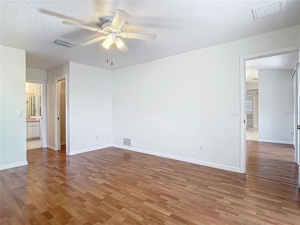 For Sale: $372,500 (3 beds, 2 baths, 1896 Square Feet)