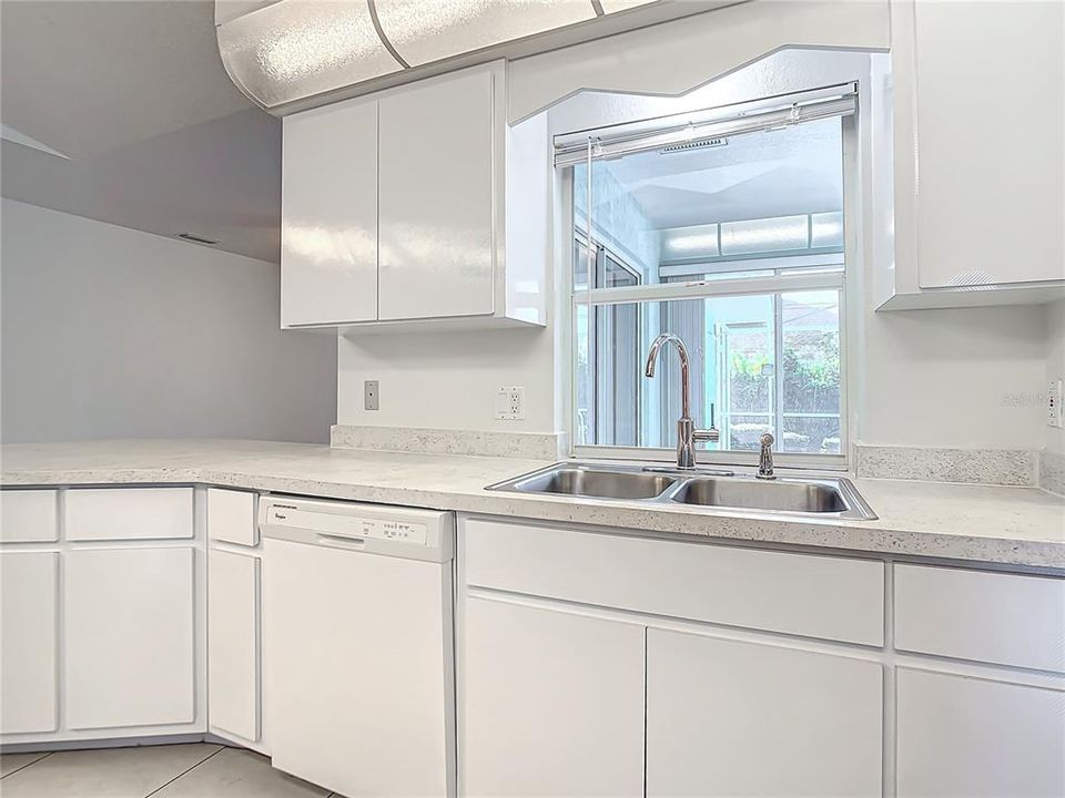 For Sale: $372,500 (3 beds, 2 baths, 1896 Square Feet)