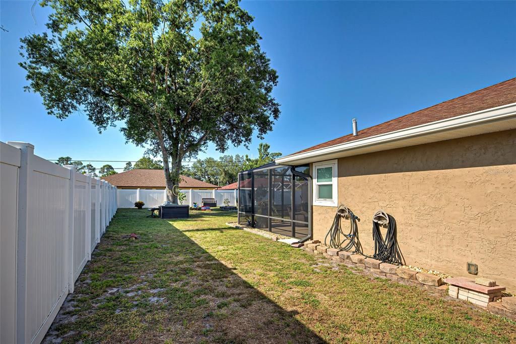 For Sale: $299,999 (2 beds, 2 baths, 1054 Square Feet)