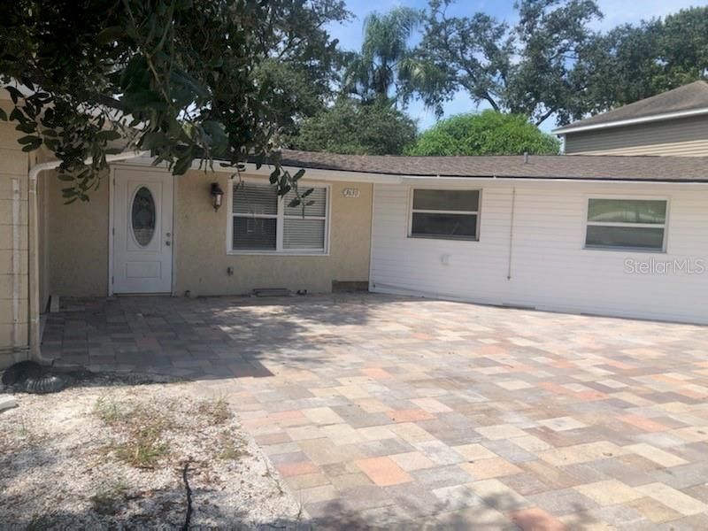 For Sale: $400,000 (3 beds, 2 baths, 1997 Square Feet)