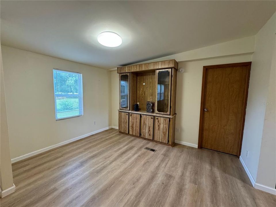 For Rent: $1,850 (3 beds, 2 baths, 1352 Square Feet)