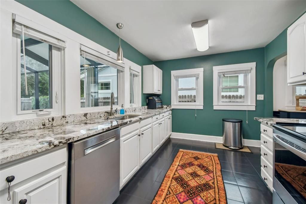 For Sale: $429,900 (2 beds, 2 baths, 1072 Square Feet)