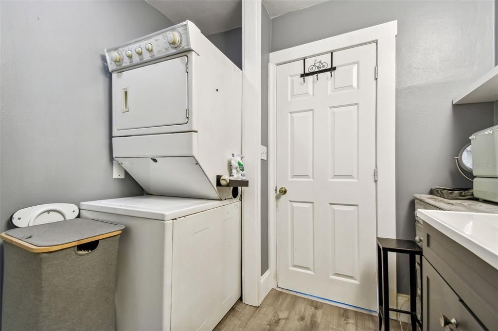 For Sale: $429,900 (2 beds, 2 baths, 1072 Square Feet)