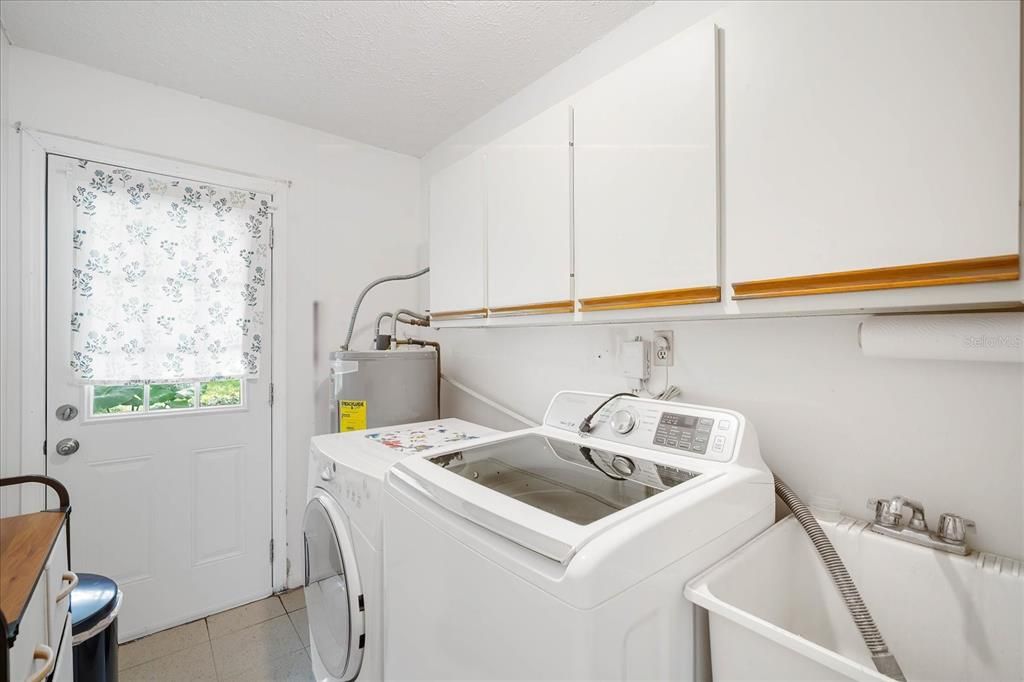 For Sale: $289,900 (3 beds, 1 baths, 1221 Square Feet)