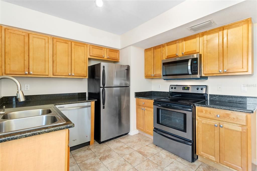 For Rent: $1,750 (2 beds, 1 baths, 934 Square Feet)