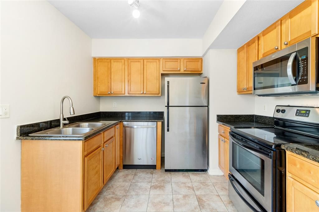 For Rent: $1,750 (2 beds, 1 baths, 934 Square Feet)