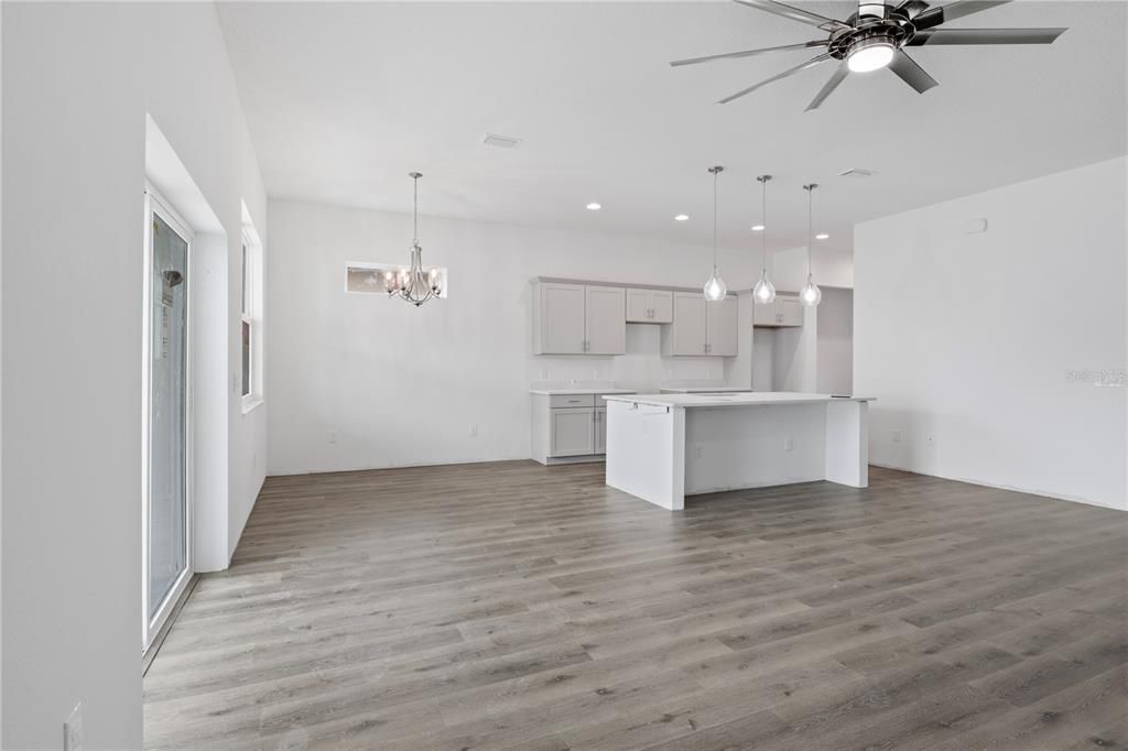 For Sale: $369,000 (3 beds, 2 baths, 1702 Square Feet)