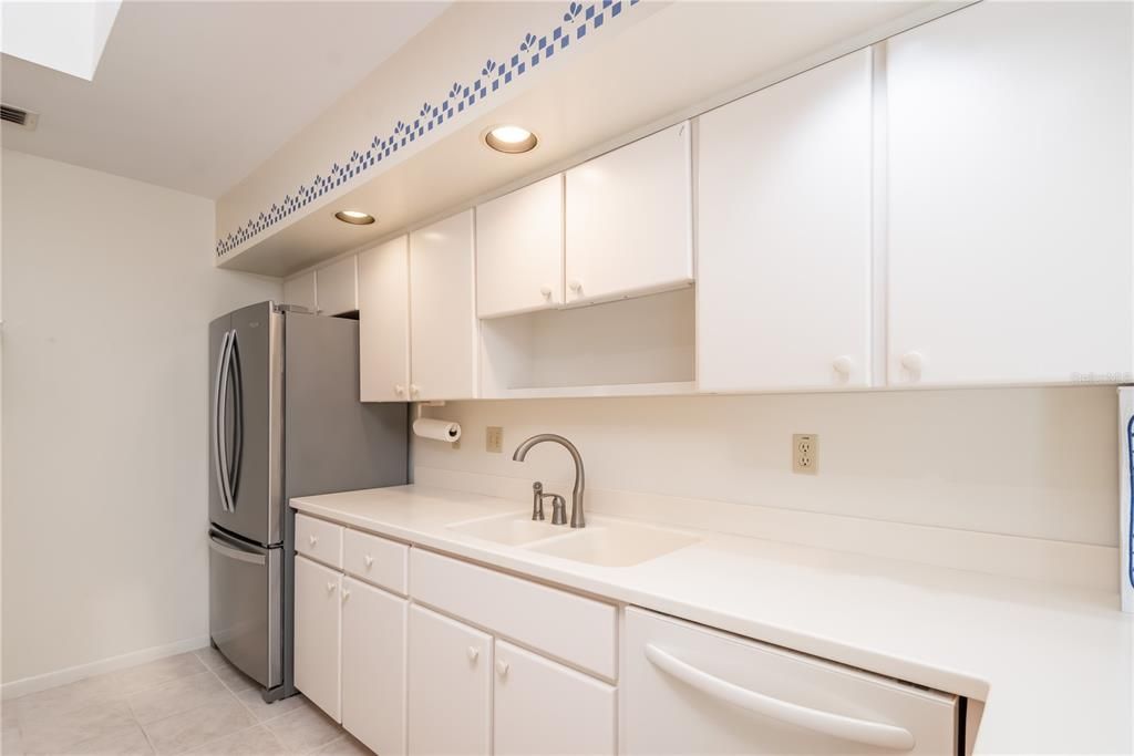 Active With Contract: $205,000 (2 beds, 2 baths, 1176 Square Feet)