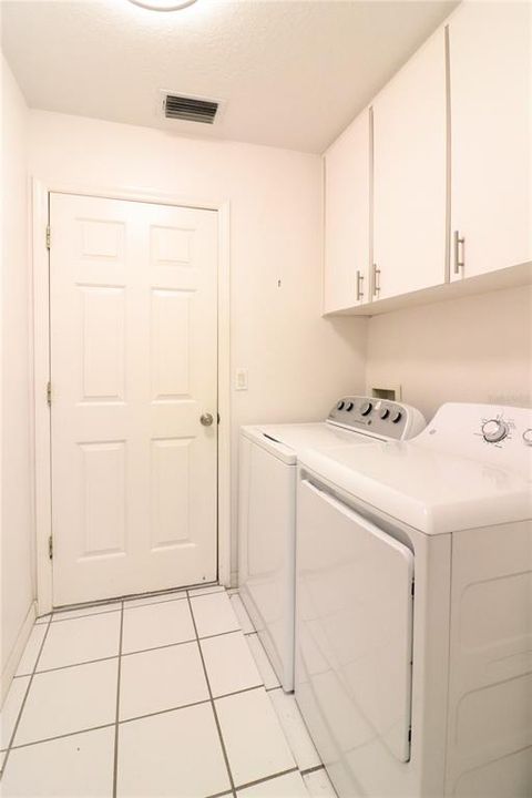 inside laundry/mud room with a washer and dryer that convey