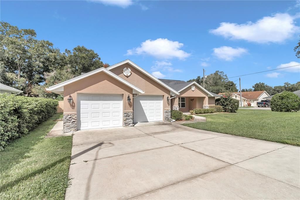 For Sale: $599,900 (3 beds, 2 baths, 2255 Square Feet)