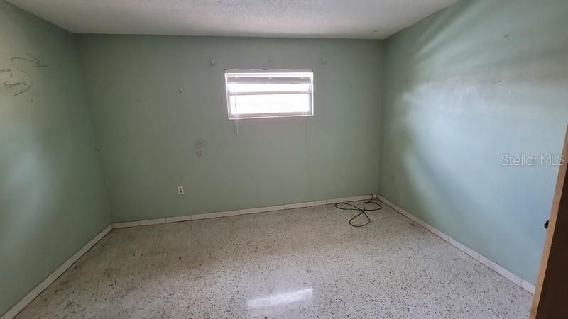 For Sale: $135,500 (1 beds, 1 baths, 690 Square Feet)