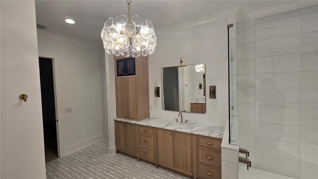 Active With Contract: $2,749,000 (5 beds, 5 baths, 4431 Square Feet)