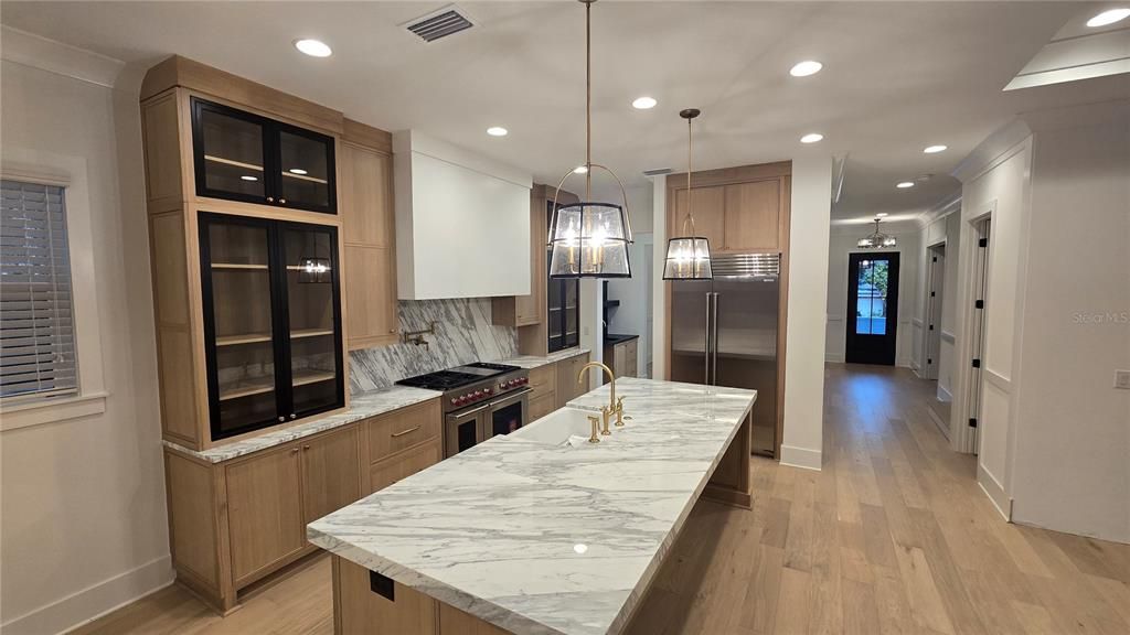 Active With Contract: $2,749,000 (5 beds, 5 baths, 4431 Square Feet)