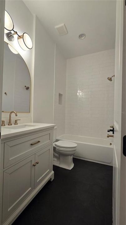 Active With Contract: $2,749,000 (5 beds, 5 baths, 4431 Square Feet)