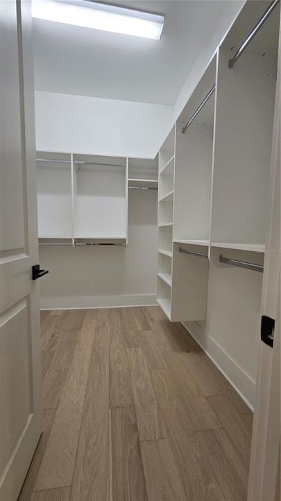 Active With Contract: $2,749,000 (5 beds, 5 baths, 4431 Square Feet)