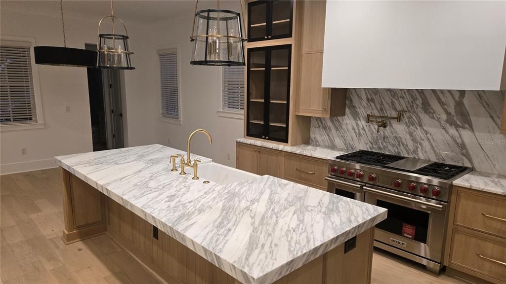 Active With Contract: $2,749,000 (5 beds, 5 baths, 4431 Square Feet)