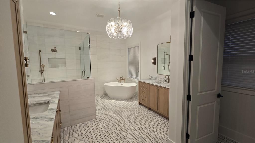 Active With Contract: $2,749,000 (5 beds, 5 baths, 4431 Square Feet)