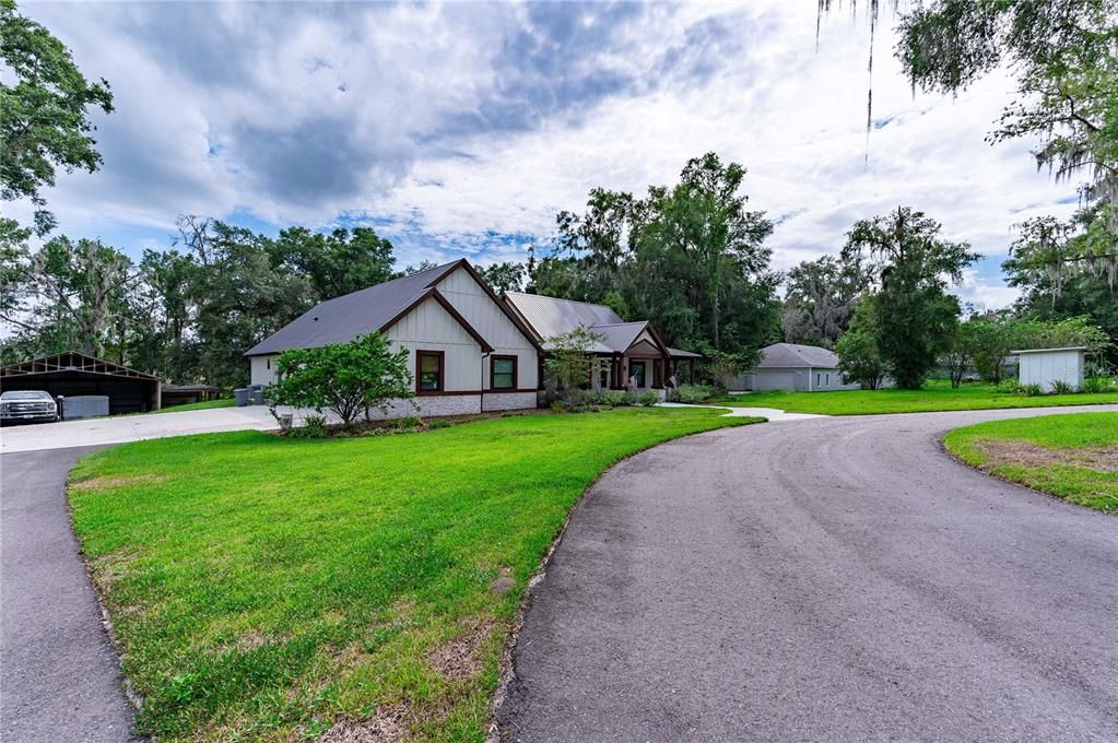 For Sale: $869,000 (3 beds, 3 baths, 2695 Square Feet)