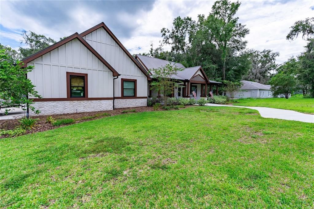 For Sale: $869,000 (3 beds, 3 baths, 2695 Square Feet)