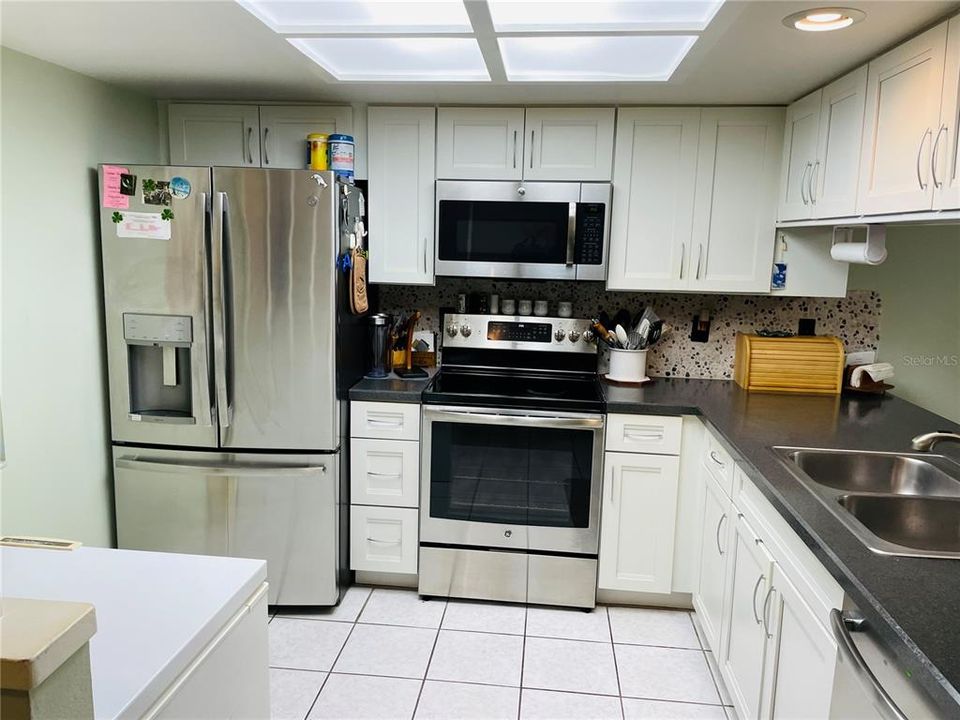 For Rent: $2,100 (2 beds, 2 baths, 1187 Square Feet)