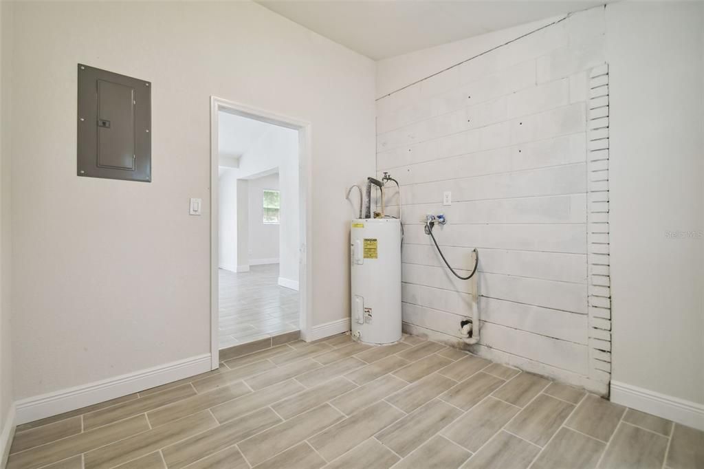 For Sale: $345,000 (3 beds, 2 baths, 1275 Square Feet)