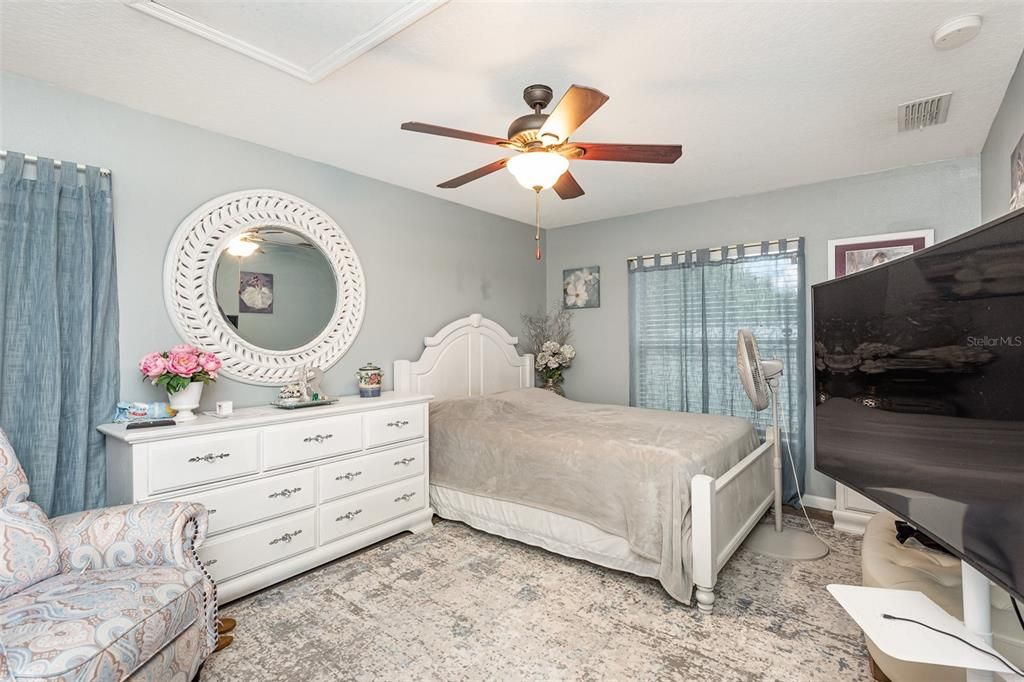 Active With Contract: $279,000 (3 beds, 2 baths, 1136 Square Feet)