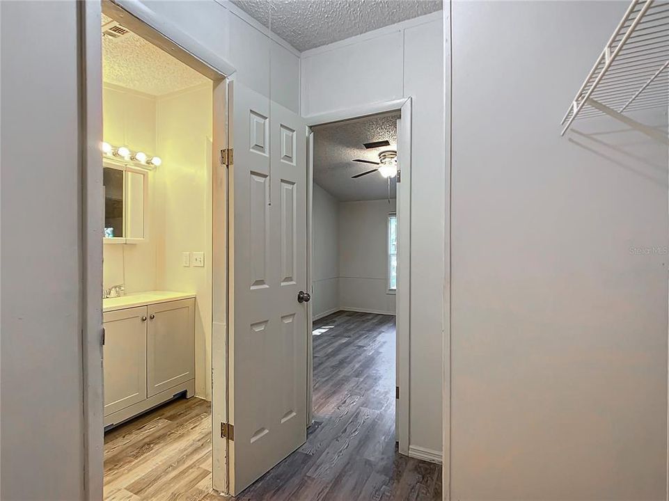 For Sale: $149,900 (2 beds, 2 baths, 960 Square Feet)