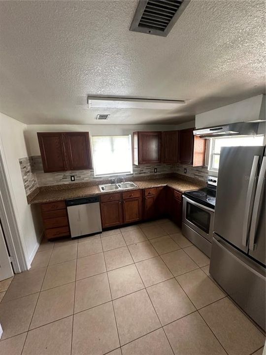 For Rent: $2,500 (4 beds, 3 baths, 1036 Square Feet)