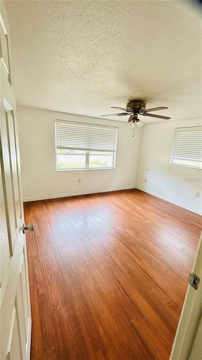 For Sale: $219,900 (2 beds, 1 baths, 1040 Square Feet)