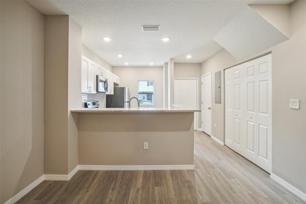 For Sale: $299,900 (2 beds, 2 baths, 1334 Square Feet)