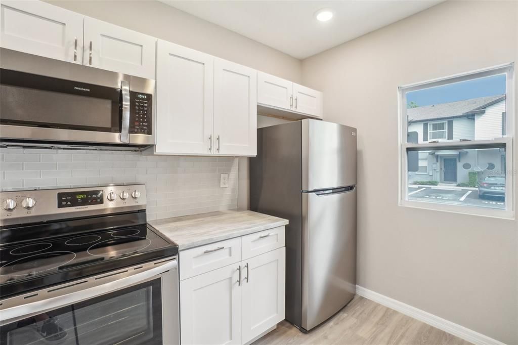 For Sale: $299,900 (2 beds, 2 baths, 1334 Square Feet)