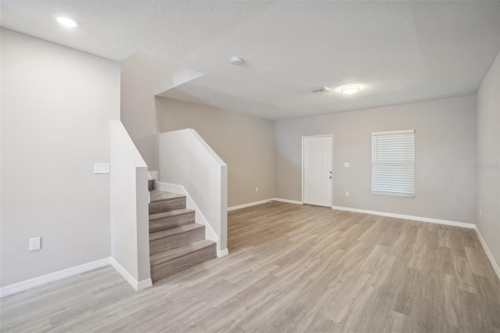 For Sale: $299,900 (2 beds, 2 baths, 1334 Square Feet)