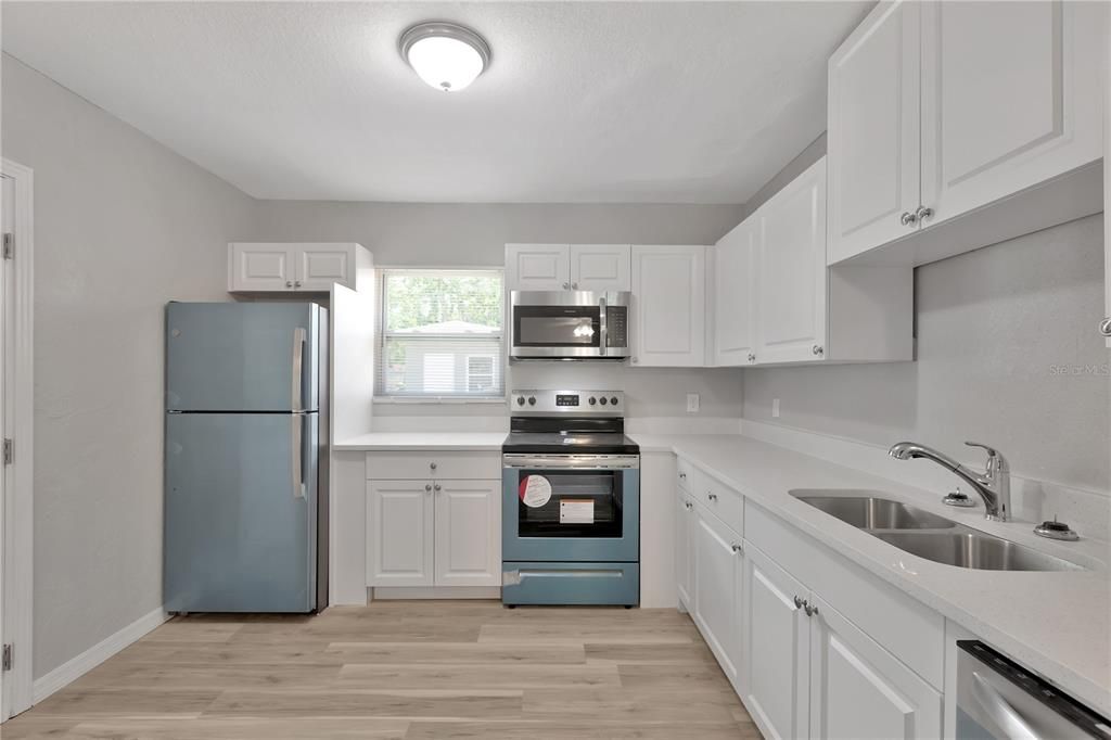 For Sale: $379,900 (3 beds, 2 baths, 1237 Square Feet)