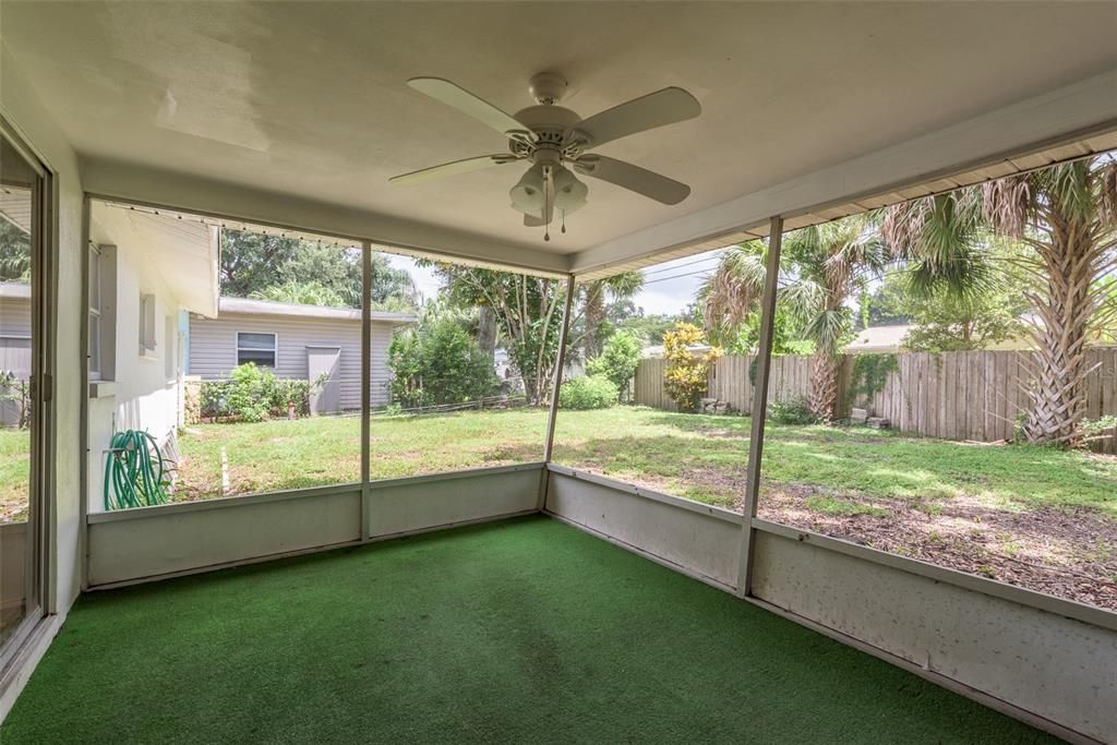 For Sale: $338,500 (2 beds, 1 baths, 945 Square Feet)