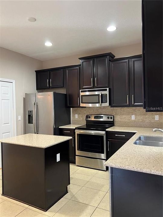 For Rent: $2,250 (3 beds, 2 baths, 1629 Square Feet)